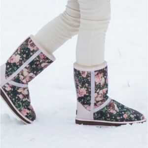 🌸✨ UGG Floral Leather Classic Boots – Limited-Style • Cozy • Statement UGGs ✨🌸